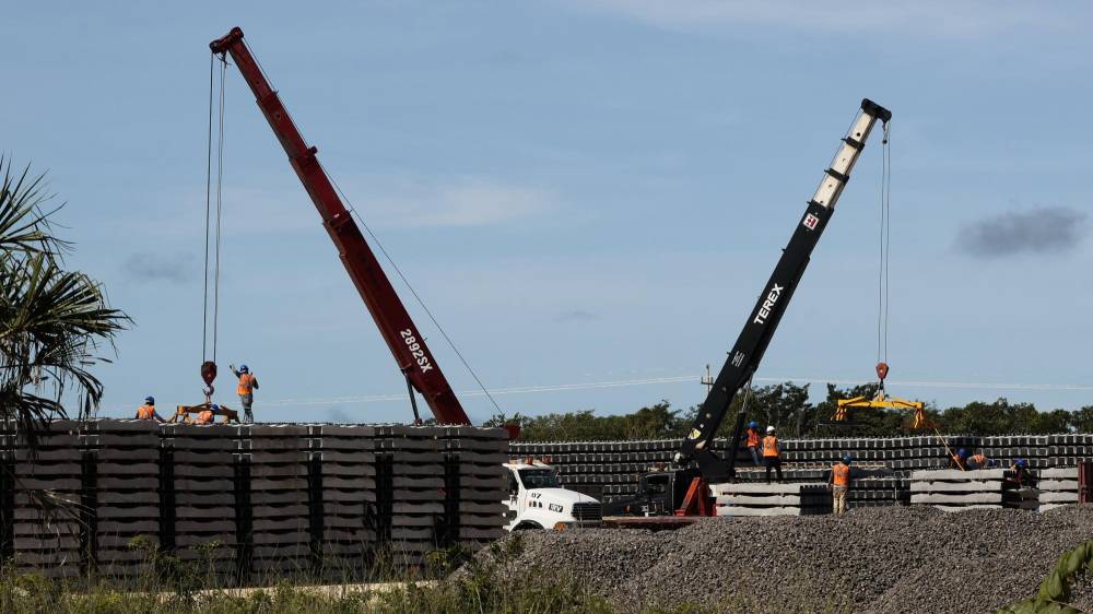 Fotografía de las obras del Tren Maya en los Tramos 5, 6 y 7, que comprenden las ciudades de Cancún, Playa del Carmen, Tulum y Chetumal, el 26 de septiembre de 2023, en Bacalar, estado de Quintana Roo (México).