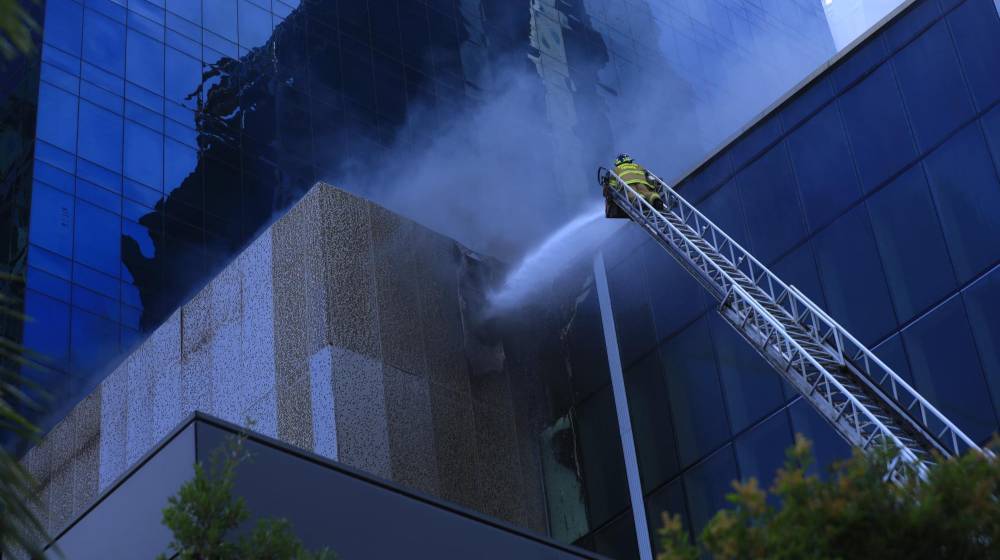 El Cuerpo de Bomberos logró controlar el fuego y confinarlo para extinguirlo.