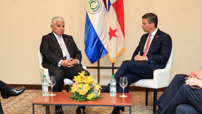 Mulino y Peña durante su reunión bilateral esta mañana en Montevideo, Uruguay.