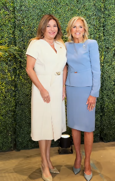 Maricel Cohen de Mulino junto a la primera dama de Estados Unidos, Jill Biden.