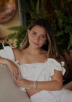 Mariana Gabriela Arango De Dianous es una de las debutantes que podremos admirar en el próximo Festival de Debutantes 2024, que realizarán las Damas Guadalupanas en la Terraza Mar del Sur del Club Unión el 6 de julio. Esta damita es hija del hogar formado por el señor Juan Carlos Arango Reese y la señora Clelia Graciela De Dianous de Arango.