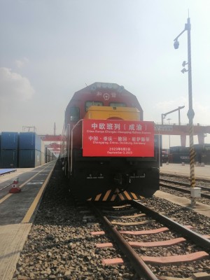 Entre seis y siete trenes de carga China-Europa parten de Chongqing a lo largo de la Franja y la Ruta todos los días, con sus vagones cargados de productos de exportación diversos.