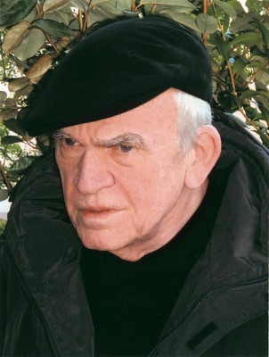 En 1979, el entonces régimen comunista le retiró a Kundera la nacionalidad checoslovaca.