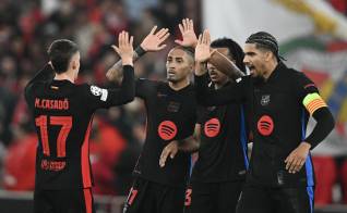 Los jugadores del FC Barcelona celebrando el gol de Raphinha frente al Benfica.