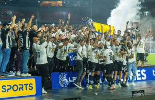El conjunto del Tauro FC festejando su campeonato del Torneo Apertura de la LPF 2024.