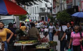 La mitad de la población se encuentra en la informalidad y el año que se inicia seguiría la misma tendencia. La Estrella de Panamá.