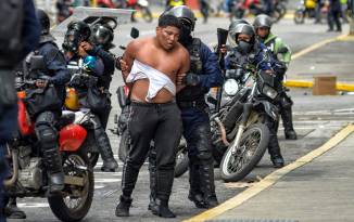 En Venezuela se reportan 12 muertos tras las manifestaciones en contra de la proclamación de Nicolás Maduro.