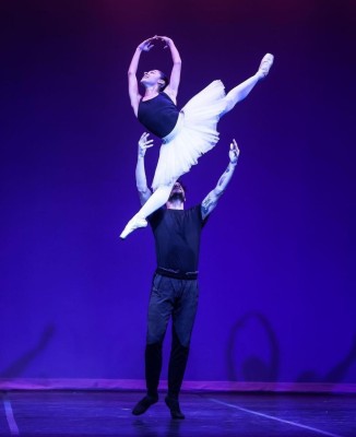 Anna Sofía Calvo y Javier Morera en el ensayo general.