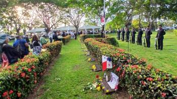 Autoridades le rinden homenaje a los mártires que lucharon el 9 de enero de 1964.