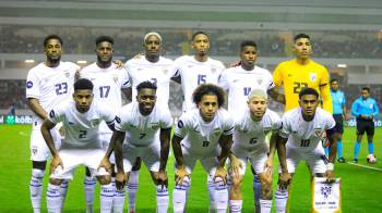 El seleccionado de Panamá durante un duelo frente a Costa Rica.