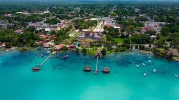 Vista de La Laguna y el Fuerte de Bacalar.