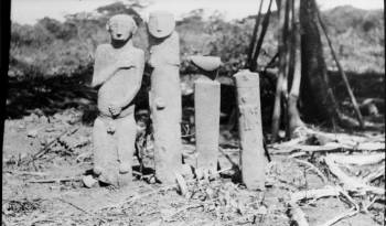 Esculturas de piedra en forma de columna sustraidas por el britanico A.H. Verrill en 1925 en El Caño. Inicialmente se llevaron al National Museum of the American Indian (NMAI) y actualmente son parte del Instituto Smithsoniano de Washington, D.C.