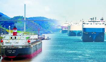 Vista de las entradas marítimas del Canal de Panamá y el de Suez.