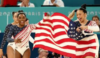 El equipo de Estados Unidos logró la medalla de oro por equipos de gimnasia artística.