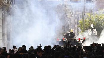 Tropas militares rodean el palacio Quemado, en la plaza de Murillo en la ciudad de La Paz.