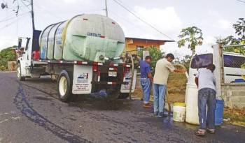 Según el presidente la población debe tener agua sin negociados.