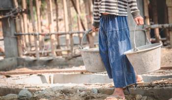 Los niños no han dejado de estar presentes en la industria de la construcción.