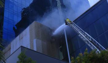 El Cuerpo de Bomberos logró controlar el fuego y confinarlo para extinguirlo.