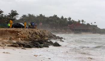 Personal de Protección Civil, Ejercito Mexicano y Policías del Estado realizan rondas de vigilancia, en playas de Tulum en Quintana Roo (México). Imagen de archivo.