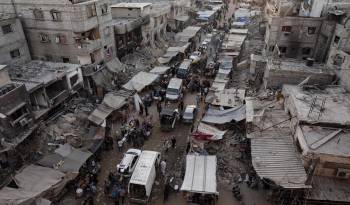 Palestinos huyen de Jan Yunis, en la franja de Gaza.