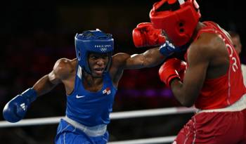 La boxeadora Atheyna Bylon durante su conflicto contra Cindy Djankeu.