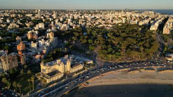 Vista aérea de la sede del bloque comercial Mercosur (Mercado Común del Sur) en Montevideo, tomada el 26 de noviembre de 2024.