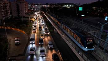 El Metro pretende aliviar el embotellamiento, facilitando el transporte de personas.