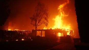 Los fuegos declarados este martes 7 de enero en Pacific Palisades y en Eaton Canyon han consumido cerca de 4.000 acres (más de 1.500 hectáreas).