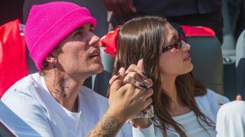 Fotografía de archivo de Justin Bieber y Hailey Bieber, quienes asisten al juego final de la MLS entre Los Angeles Football Club y Philadelphia Union, el 16 de noviembre de 2022, en Los Ángeles, California (EE.UU.). EFE/Javier Rojas