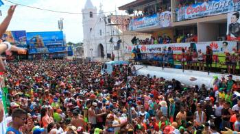 En el parque se celebran los carnavales.