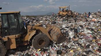 El vertedero de cerro Patacón recibe de 2.200 a 2.500 toneladas de desechos diarios.