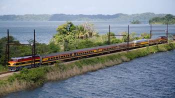 El ferrocaril de Panama Canal Railway Company es el único lugar en el mundo donde es posible trasladar contenedores en una franja aduanera del Atlántico al Pacífico.