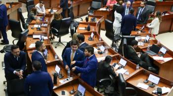 El pleno de la Asamblea Nacional, que se encuentra en sesión permanente desde el pasado jueves, está convocado para las 3:30 de la tarde de hoy para retomar sus labores.