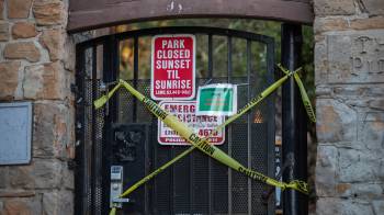 El Parque Estatal Runyon Canyon en Hollywood se ve cerrado al público debido a los fuertes vientos el 20 de enero de 2025 en Los Ángeles, California.