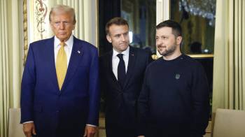 El presidente de Francia, Emmanuel Macron (centro), el presidente electo de Estados Unidos, Donald Trump (izq.), y el presidente de Ucrania, Volodymyr Zelensky.