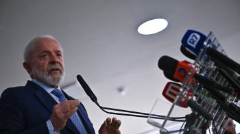 Lula reivindica su gestión y pide un cambio en su partido