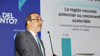 El presidente ejecutivo del CAF, Sergio Díaz-Granados, durante conferencia de prensa sobre el lanzamiento del Foro Económico Internacional América Latina y el Caribe 2025.