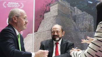 Darío Flota (c), secretario de Fomento Turístico de Yucatán, en la feria internacional de turismo de Berlín (ITB).