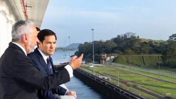 Rubio fue recibido en las esclusas de Miraflores por el administrador de la ACP, Ricauter Vásquez.