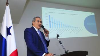 El presidente del Sindicato de Industriales de Panamá, Raúl Montenegro, durante la presentación del informe.