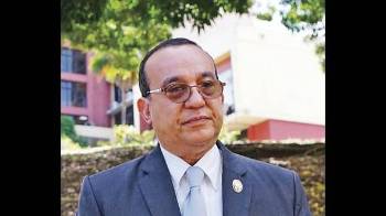 El rector de la Universidad de Panamá, Eduardo Flores.