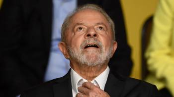 Los médicos explicaron que Lula sintió dolor de cabeza y le hicieron una resonancia magnética que mostró una hemorragia cerebral.