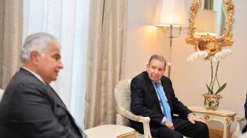 González Urrutia (der.) en su reunión con el presidente de la República, José Raúl Mulino, en el Palacio de las Garzas.