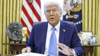 El presidente de los Estados Unidos, Donald Trump, tiene una réplica del trofeo de la Copa del Mundo de fútbol en el Despacho Oval de la Casa Blanca.