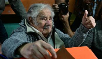 El exguerrillero de 89 años se recupera de problemas derivados de un cáncer de esófago.