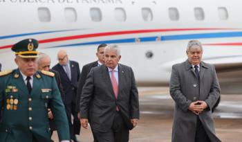 El presidente de Panamá llega a Paraguay para participar de la Cumbre de Jefes de Estados del Mercosur.