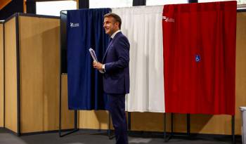 Las proyecciones indican que el partido de extrema derecha Agrupación Nacional arrasó en las elecciones en Francia, lo que es superior a la alianza de Macron.