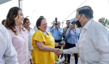 Presidente Laurentino Cortizo junto a la Embajadora de Estados Unidos en Panamá, Mari Carmen Aponte durante la inauguración.
