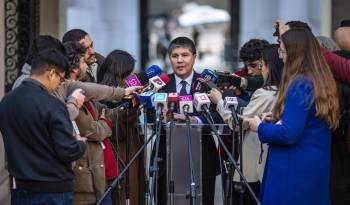 El subsecretario de Interior, Manuel Monsalve, en declaraciones a medios sobre el caso del asesinato del exmilitar venezolano Ronald Ojeda, un disidente del Gobierno de Nicolás Maduro que estaba asilado en Chile, en Santiago (Chile).