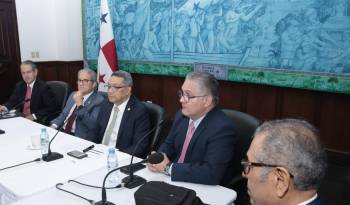 Mon, Boy Galindo y Orillac se reunieron en el Palacio de las Garzas con los presidentes de los clubes cívicos del país.